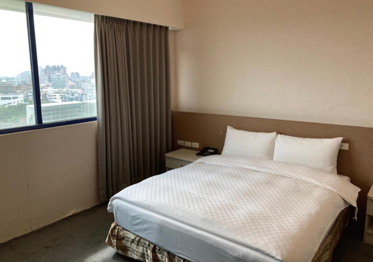 Shun-Yi Business Hotel Chiayi Buitenkant foto